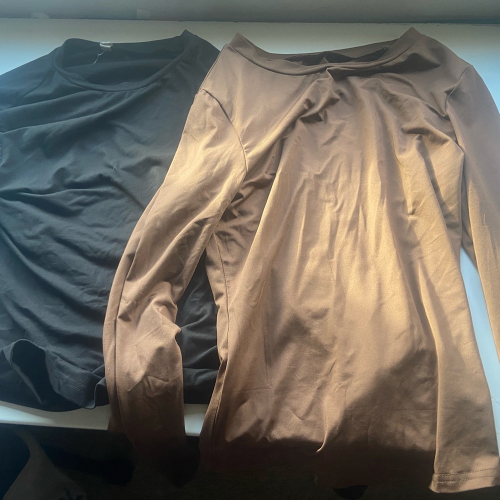 2 long sleeve 
Black and brown
Size: L